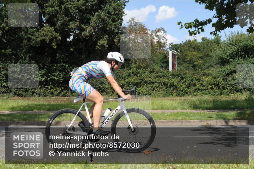 10.08.2025 - GEWOBA Citytriathlon Bremen Yannick Fuchs http://msf.ph/oto/8572030 10.08.2025 14:45:33 Radfahren 160, 202, 221, 247, 273, 332, 349, 360, 532 meine-sportfotos.de