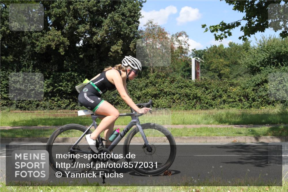 10.08.2025 - GEWOBA Citytriathlon Bremen Yannick Fuchs http://msf.ph/oto/8572031 10.08.2025 14:45:34 Radfahren 160, 202, 221, 247, 273, 332, 349, 360, 532 meine-sportfotos.de