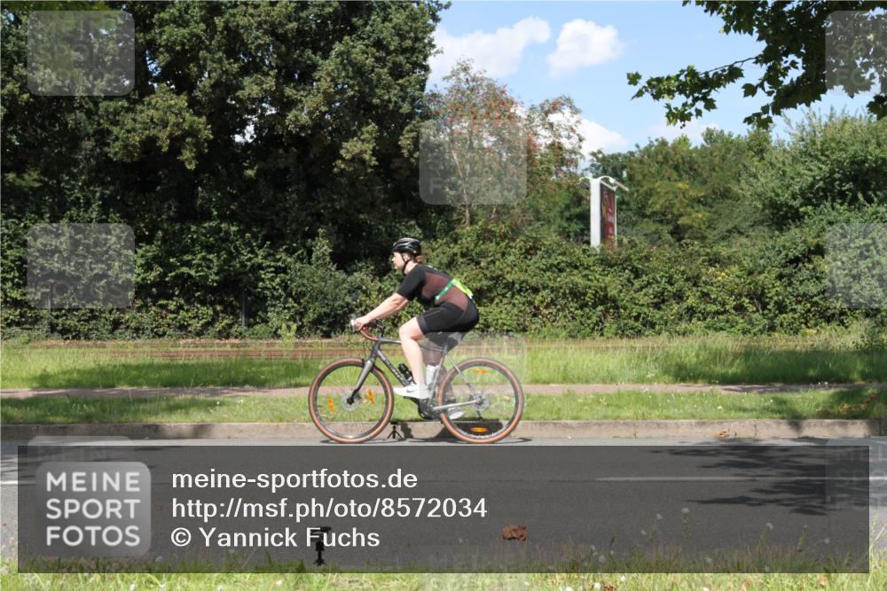 10.08.2025 - GEWOBA Citytriathlon Bremen Yannick Fuchs http://msf.ph/oto/8572034 10.08.2025 14:45:37 Radfahren 99, 160, 166, 202, 247, 273, 332, 349, 360, 532 meine-sportfotos.de