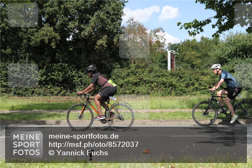 10.08.2025 - GEWOBA Citytriathlon Bremen Yannick Fuchs http://msf.ph/oto/8572037 10.08.2025 14:45:45 Radfahren 99, 160, 166, 202, 247, 273, 332, 349, 360, 404, 441, 532 meine-sportfotos.de