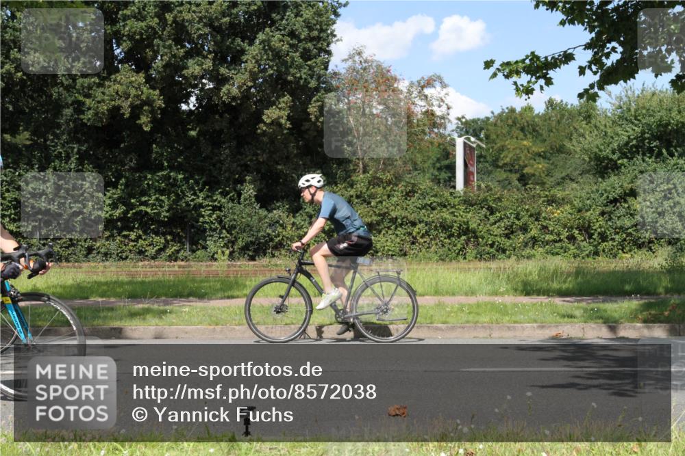 10.08.2025 - GEWOBA Citytriathlon Bremen Yannick Fuchs http://msf.ph/oto/8572038 10.08.2025 14:45:46 Radfahren 99, 160, 166, 202, 247, 273, 332, 360, 404, 441 meine-sportfotos.de
