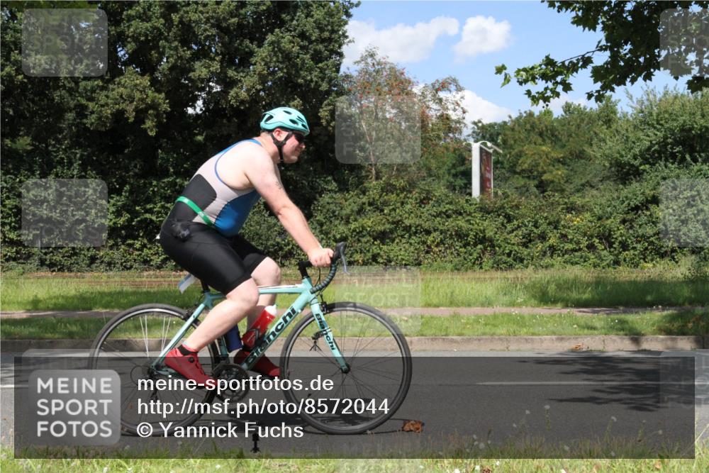 10.08.2025 - GEWOBA Citytriathlon Bremen Yannick Fuchs http://msf.ph/oto/8572044 10.08.2025 14:45:53 Radfahren 61, 99, 160, 166, 182, 269, 273, 404, 441 meine-sportfotos.de