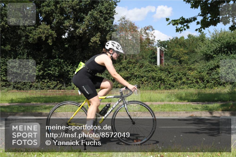 10.08.2025 - GEWOBA Citytriathlon Bremen Yannick Fuchs http://msf.ph/oto/8572049 10.08.2025 14:46:00 Radfahren 61, 99, 166, 182, 269, 363, 404, 441 meine-sportfotos.de