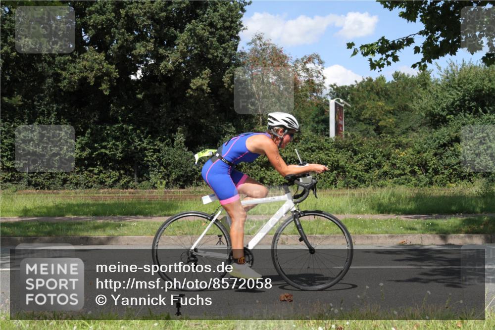 10.08.2025 - GEWOBA Citytriathlon Bremen Yannick Fuchs http://msf.ph/oto/8572058 10.08.2025 14:46:23 Radfahren 270, 358, 363, 422, 499 meine-sportfotos.de