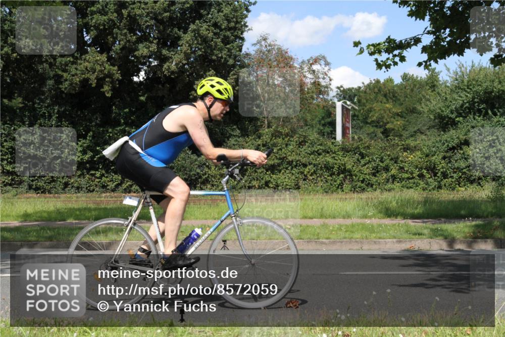 10.08.2025 - GEWOBA Citytriathlon Bremen Yannick Fuchs http://msf.ph/oto/8572059 10.08.2025 14:46:24 Radfahren 270, 358, 363, 422, 499 meine-sportfotos.de