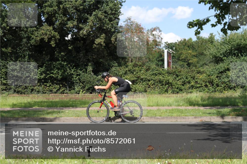 10.08.2025 - GEWOBA Citytriathlon Bremen Yannick Fuchs http://msf.ph/oto/8572061 10.08.2025 14:46:35 Radfahren 358, 406 meine-sportfotos.de