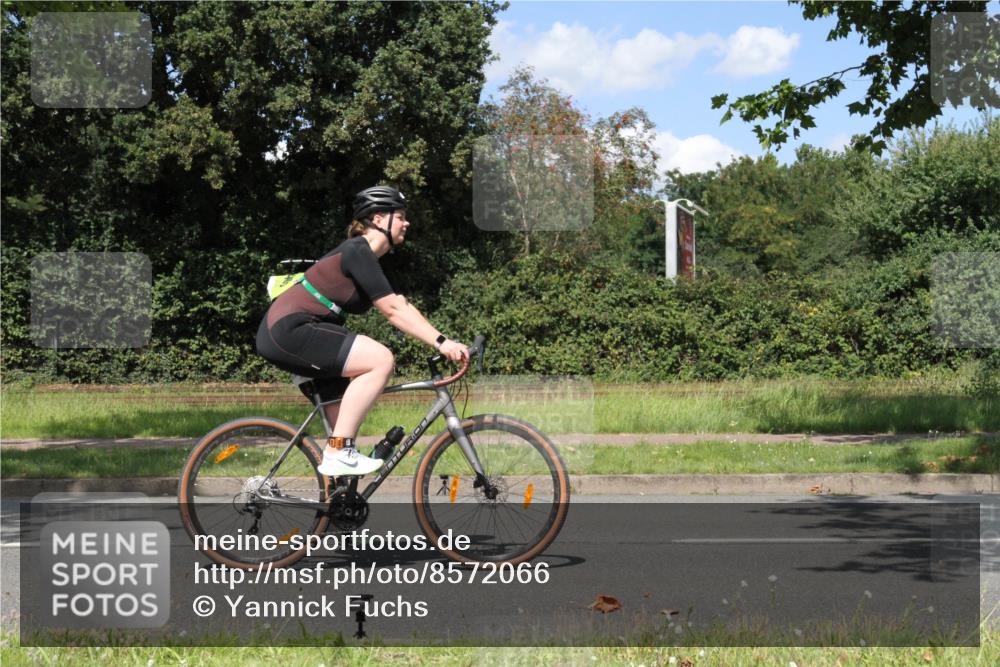 10.08.2025 - GEWOBA Citytriathlon Bremen Yannick Fuchs http://msf.ph/oto/8572066 10.08.2025 14:46:47 Radfahren 128, 158, 396, 406 meine-sportfotos.de