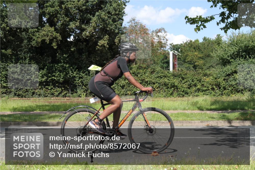 10.08.2025 - GEWOBA Citytriathlon Bremen Yannick Fuchs http://msf.ph/oto/8572067 10.08.2025 14:46:55 Radfahren 128, 140, 158, 320, 396 meine-sportfotos.de