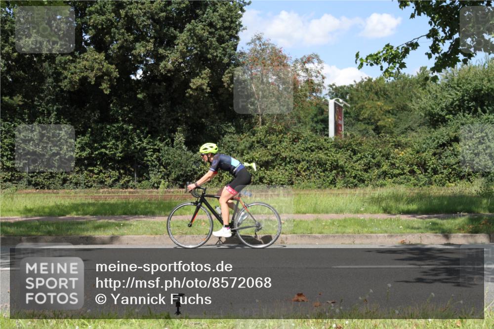 10.08.2025 - GEWOBA Citytriathlon Bremen Yannick Fuchs http://msf.ph/oto/8572068 10.08.2025 14:46:56 Radfahren 128, 140, 158, 320, 396 meine-sportfotos.de