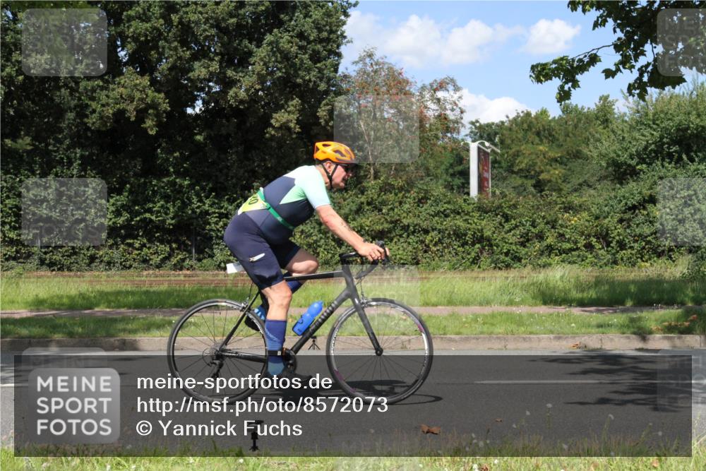 10.08.2025 - GEWOBA Citytriathlon Bremen Yannick Fuchs http://msf.ph/oto/8572073 10.08.2025 14:47:03 Radfahren 128, 140, 158, 220, 320 meine-sportfotos.de