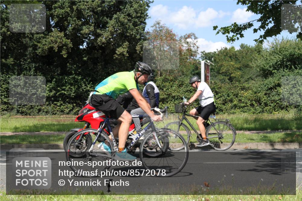 10.08.2025 - GEWOBA Citytriathlon Bremen Yannick Fuchs http://msf.ph/oto/8572078 10.08.2025 14:47:17 Radfahren 140, 220 meine-sportfotos.de