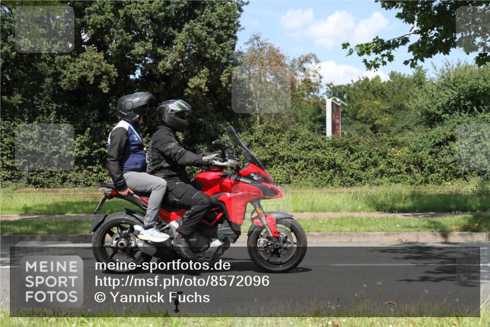 10.08.2025 - GEWOBA Citytriathlon Bremen Yannick Fuchs http://msf.ph/oto/8572096 10.08.2025 14:48:06 Radfahren 22, 196, 331, 350, 418, 447 meine-sportfotos.de