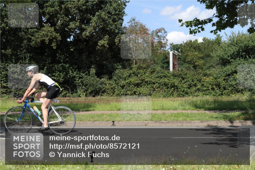 10.08.2025 - GEWOBA Citytriathlon Bremen Yannick Fuchs http://msf.ph/oto/8572121 10.08.2025 14:48:45 Radfahren 179, 181, 276, 365, 389, 426, 487 meine-sportfotos.de