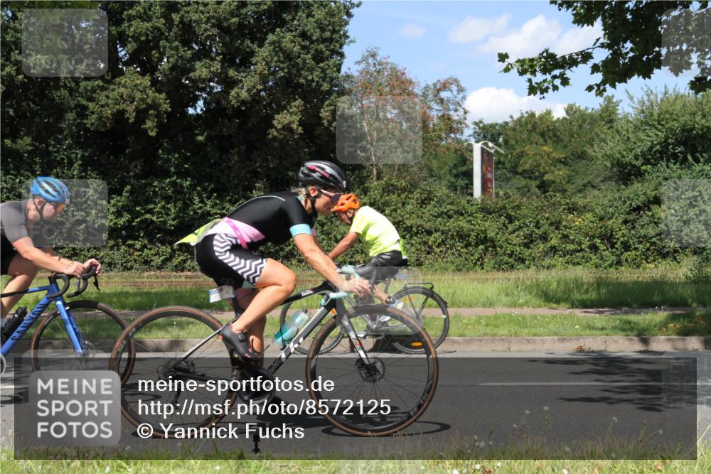 10.08.2025 - GEWOBA Citytriathlon Bremen Yannick Fuchs http://msf.ph/oto/8572125 10.08.2025 14:48:47 Radfahren 179, 181, 276, 365, 389, 426, 487 meine-sportfotos.de