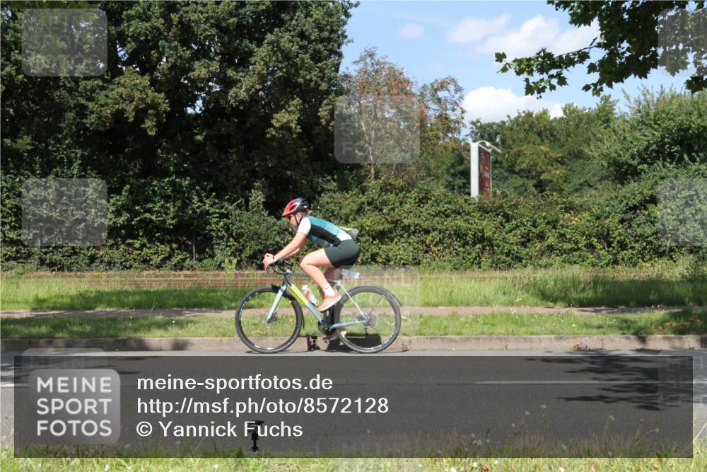10.08.2025 - GEWOBA Citytriathlon Bremen Yannick Fuchs http://msf.ph/oto/8572128 10.08.2025 14:48:49 Radfahren 179, 181, 276, 365, 389, 426, 487 meine-sportfotos.de