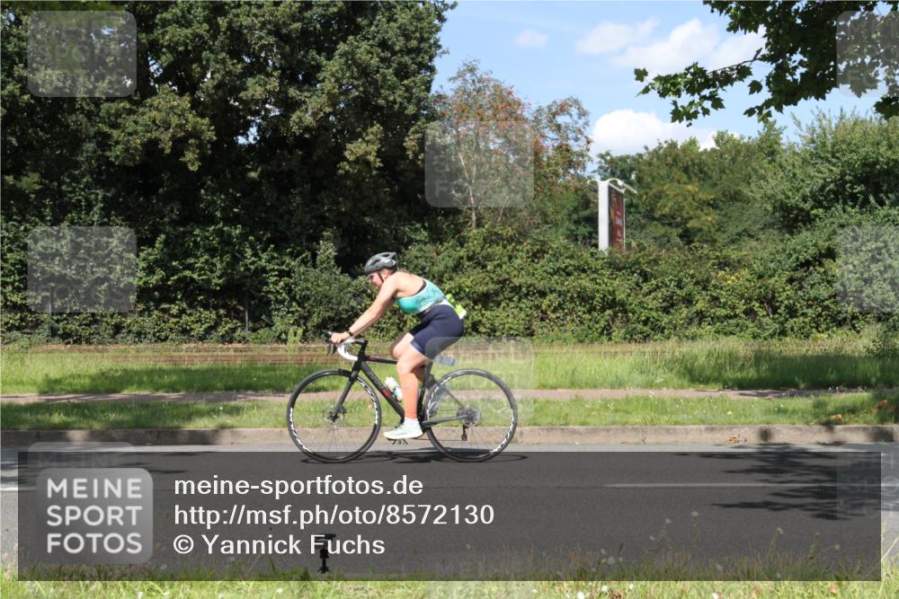 10.08.2025 - GEWOBA Citytriathlon Bremen Yannick Fuchs http://msf.ph/oto/8572130 10.08.2025 14:48:54 Radfahren 179, 181, 276, 318, 351, 365, 389, 403, 426, 487 meine-sportfotos.de
