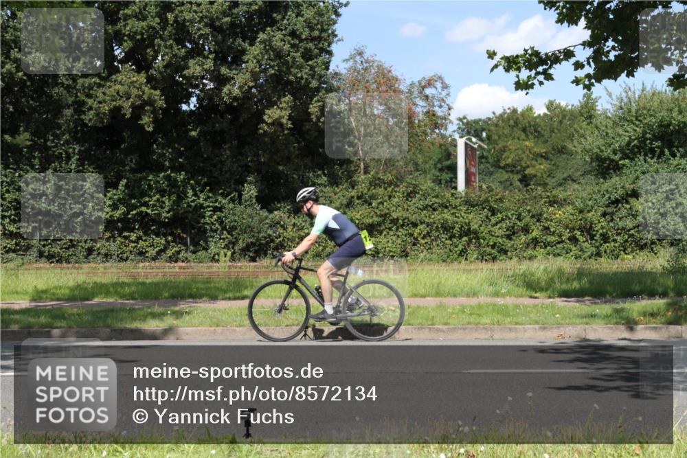 10.08.2025 - GEWOBA Citytriathlon Bremen Yannick Fuchs http://msf.ph/oto/8572134 10.08.2025 14:49:01 Radfahren 181, 318, 351, 403 meine-sportfotos.de