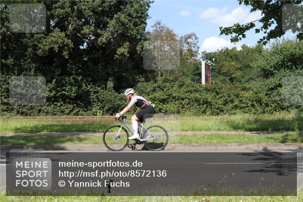 10.08.2025 - GEWOBA Citytriathlon Bremen Yannick Fuchs http://msf.ph/oto/8572136 10.08.2025 14:49:07 Radfahren 181, 318, 351, 373, 403 meine-sportfotos.de