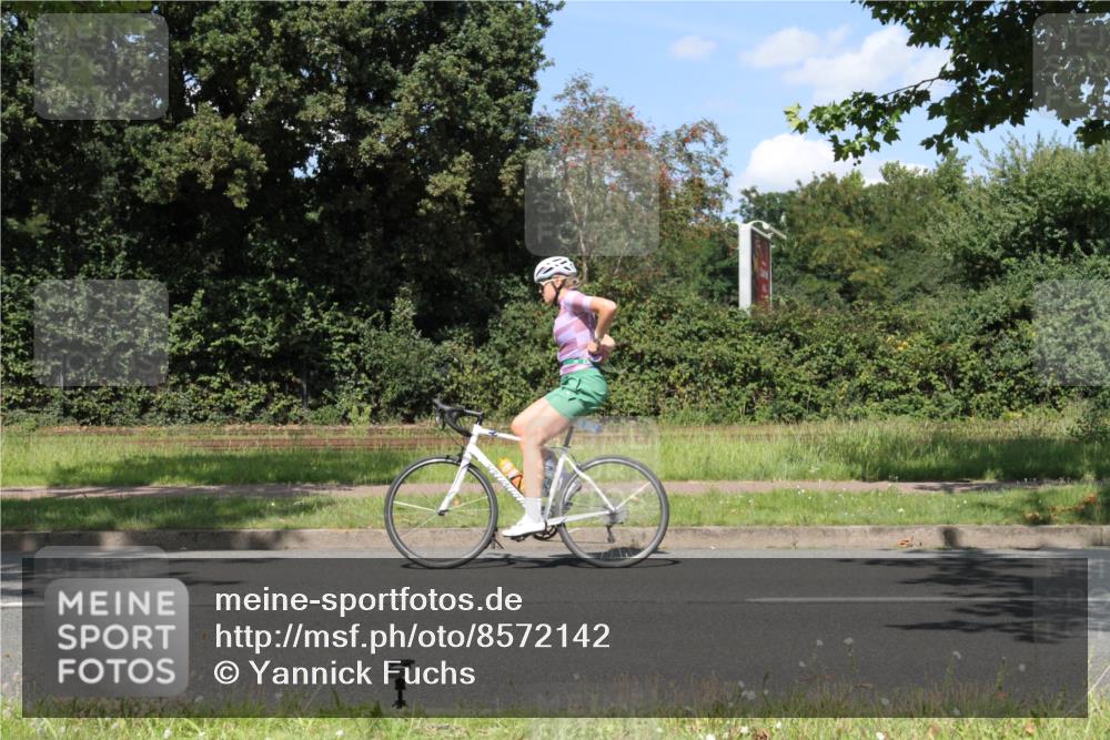 10.08.2025 - GEWOBA Citytriathlon Bremen Yannick Fuchs http://msf.ph/oto/8572142 10.08.2025 14:49:15 Radfahren 318, 351, 373, 401, 403 meine-sportfotos.de