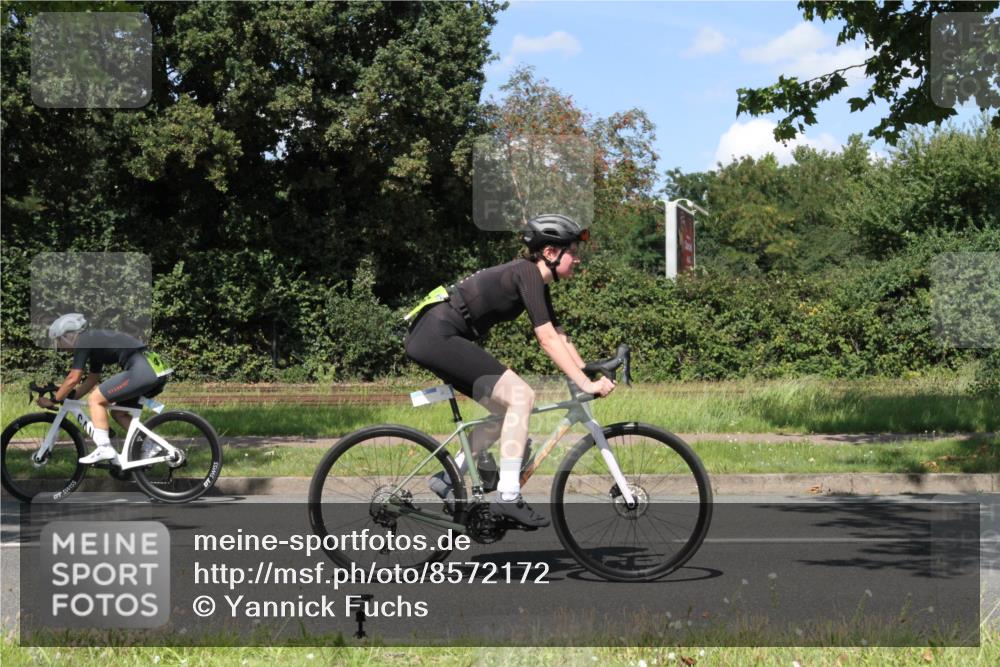 10.08.2025 - GEWOBA Citytriathlon Bremen Yannick Fuchs http://msf.ph/oto/8572172 10.08.2025 14:50:10 Radfahren 120, 293, 322, 352, 356, 400, 410 meine-sportfotos.de