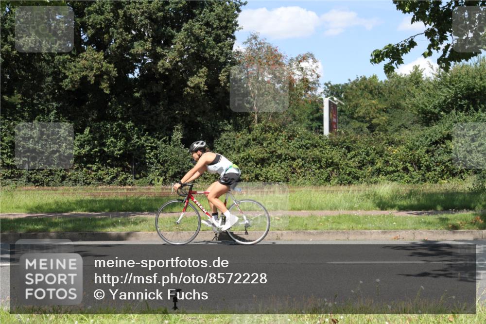 10.08.2025 - GEWOBA Citytriathlon Bremen Yannick Fuchs http://msf.ph/oto/8572228 10.08.2025 14:52:09 Radfahren 315, 321, 341, 361, 368, 381, 412, 428, 496, 520 meine-sportfotos.de