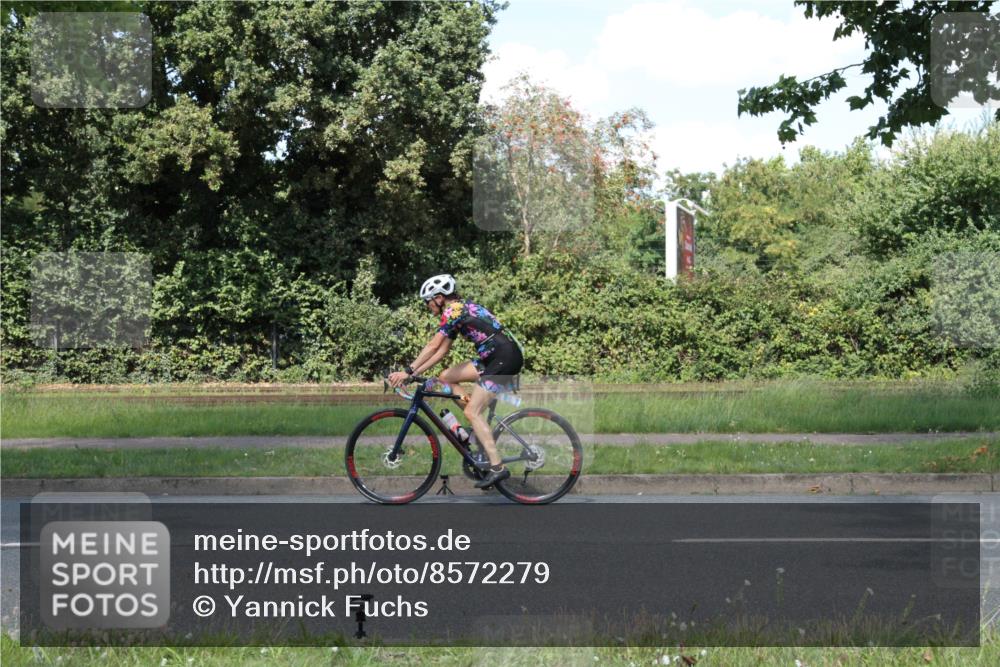 10.08.2025 - GEWOBA Citytriathlon Bremen Yannick Fuchs http://msf.ph/oto/8572279 10.08.2025 14:53:34 Radfahren 419, 501 meine-sportfotos.de