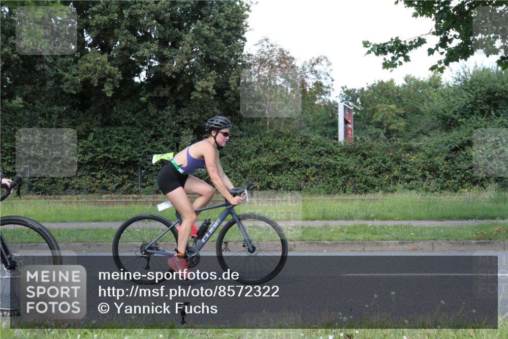 10.08.2025 - GEWOBA Citytriathlon Bremen Yannick Fuchs http://msf.ph/oto/8572322 10.08.2025 14:54:44 Radfahren 194, 316, 355, 370, 440, 489, 507, 514, 518 meine-sportfotos.de