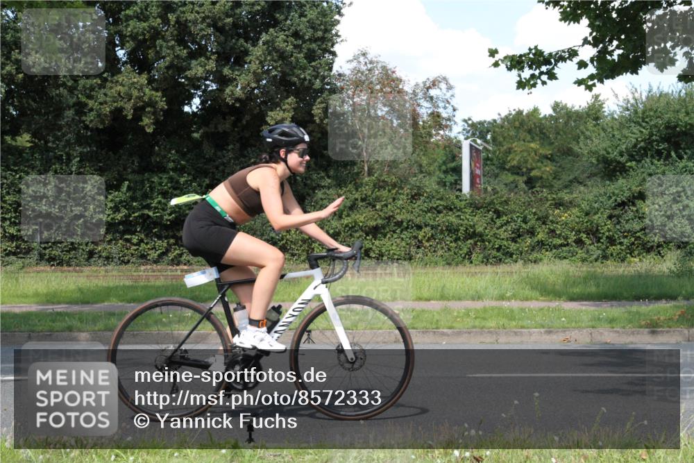 10.08.2025 - GEWOBA Citytriathlon Bremen Yannick Fuchs http://msf.ph/oto/8572333 10.08.2025 14:55:15 Radfahren 284, 424, 430, 443, 450, 451, 465, 511, 524 meine-sportfotos.de
