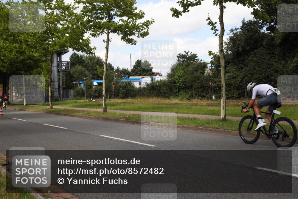 10.08.2025 - GEWOBA Citytriathlon Bremen Yannick Fuchs http://msf.ph/oto/8572482 10.08.2025 12:48:18 Radfahren 656, 699, 839, 927 meine-sportfotos.de