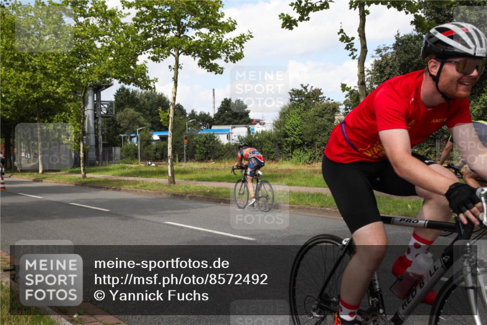 10.08.2025 - GEWOBA Citytriathlon Bremen Yannick Fuchs http://msf.ph/oto/8572492 10.08.2025 12:48:36 Radfahren 564, 616, 627, 630, 657, 687, 717, 793, 839, 857, 876, 897, 932, 1026 meine-sportfotos.de
