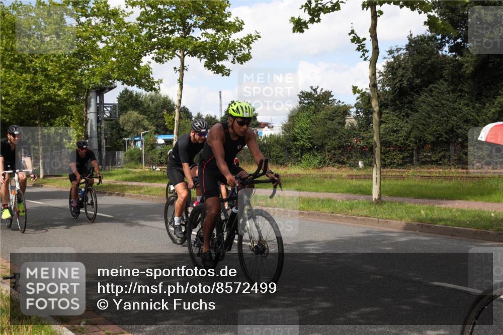 10.08.2025 - GEWOBA Citytriathlon Bremen Yannick Fuchs http://msf.ph/oto/8572499 10.08.2025 12:48:43 Radfahren 564, 578, 616, 621, 627, 630, 655, 657, 687, 717, 788, 793, 857, 876, 897, 932, 1026 meine-sportfotos.de