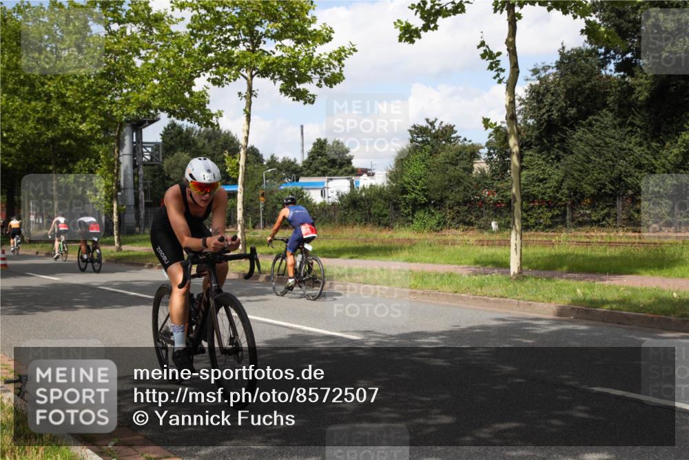 10.08.2025 - GEWOBA Citytriathlon Bremen Yannick Fuchs http://msf.ph/oto/8572507 10.08.2025 12:48:47 Radfahren 564, 578, 616, 621, 627, 630, 655, 657, 687, 717, 788, 793, 857, 876, 897, 932, 1026 meine-sportfotos.de