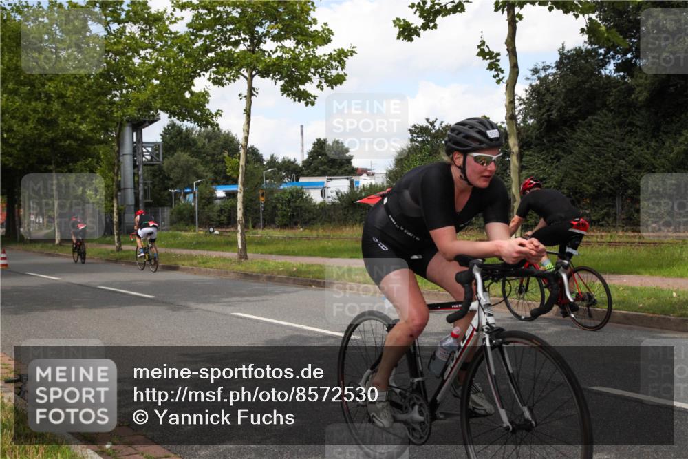 10.08.2025 - GEWOBA Citytriathlon Bremen Yannick Fuchs http://msf.ph/oto/8572530 10.08.2025 12:49:09 Radfahren 593, 641, 649, 682, 806, 840, 863, 950, 1010, 1027 meine-sportfotos.de