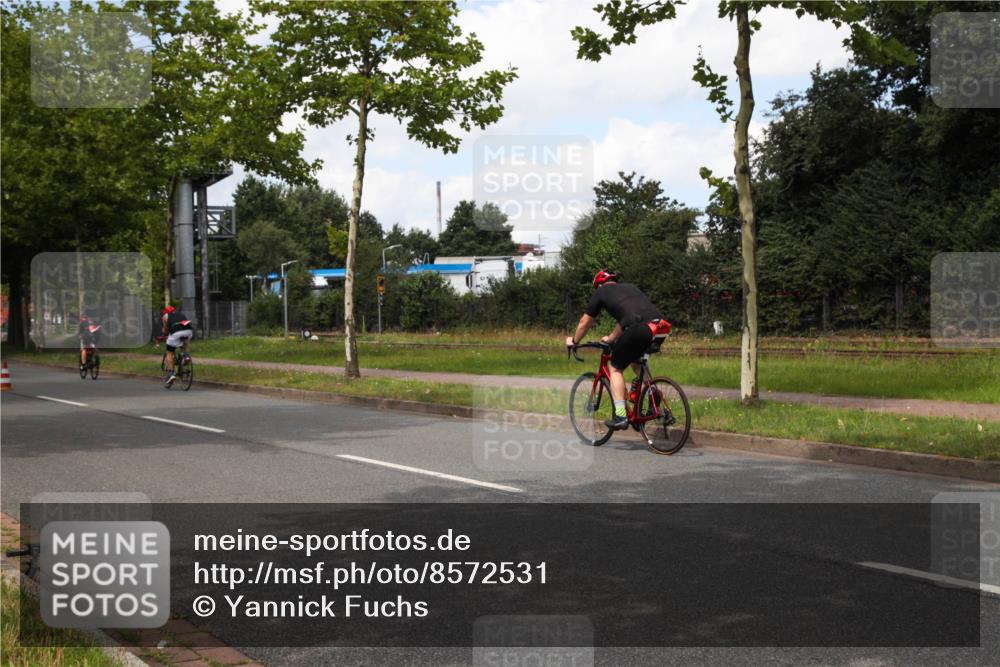 10.08.2025 - GEWOBA Citytriathlon Bremen Yannick Fuchs http://msf.ph/oto/8572531 10.08.2025 12:49:09 Radfahren 593, 641, 649, 682, 806, 840, 863, 950, 1010, 1027 meine-sportfotos.de