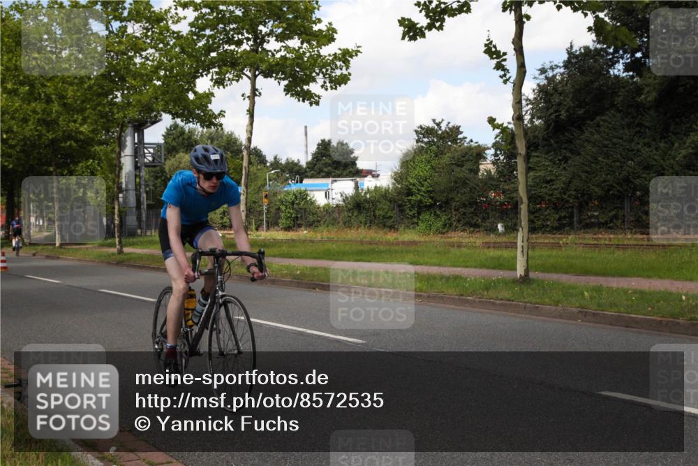 10.08.2025 - GEWOBA Citytriathlon Bremen Yannick Fuchs http://msf.ph/oto/8572535 10.08.2025 12:49:22 Radfahren 560, 593, 702, 774, 806, 840, 841, 888, 942 meine-sportfotos.de