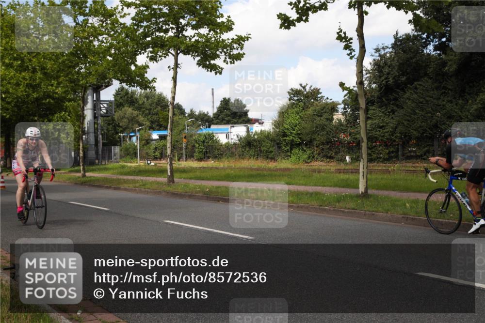 10.08.2025 - GEWOBA Citytriathlon Bremen Yannick Fuchs http://msf.ph/oto/8572536 10.08.2025 12:49:23 Radfahren 560, 593, 702, 774, 806, 840, 841, 888, 942 meine-sportfotos.de