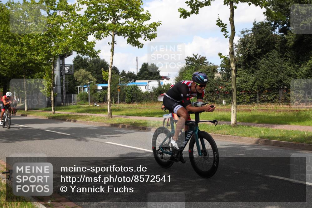 10.08.2025 - GEWOBA Citytriathlon Bremen Yannick Fuchs http://msf.ph/oto/8572541 10.08.2025 12:49:29 Radfahren 560, 593, 702, 715, 774, 806, 840, 841, 873, 888, 922, 942 meine-sportfotos.de