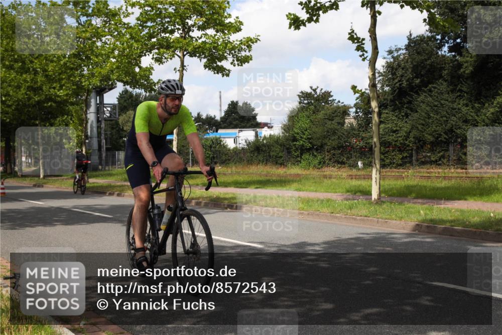10.08.2025 - GEWOBA Citytriathlon Bremen Yannick Fuchs http://msf.ph/oto/8572543 10.08.2025 12:49:31 Radfahren 560, 593, 637, 702, 715, 774, 806, 840, 841, 873, 888, 922, 942 meine-sportfotos.de