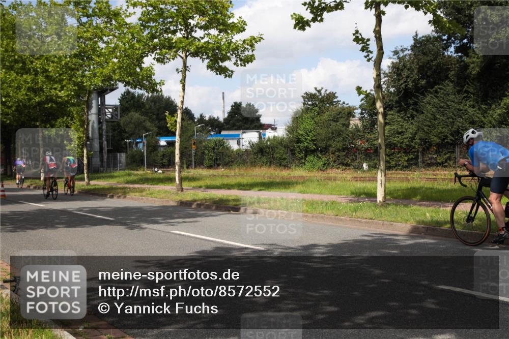 10.08.2025 - GEWOBA Citytriathlon Bremen Yannick Fuchs http://msf.ph/oto/8572552 10.08.2025 12:49:43 Radfahren 552, 560, 637, 648, 666, 688, 689, 692, 702, 715, 741, 841, 856, 873, 922 meine-sportfotos.de