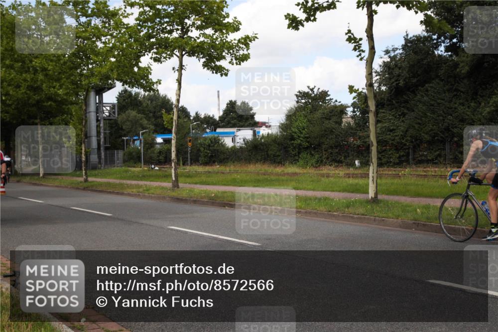 10.08.2025 - GEWOBA Citytriathlon Bremen Yannick Fuchs http://msf.ph/oto/8572566 10.08.2025 12:49:54 Radfahren 552, 637, 648, 666, 688, 689, 692, 722, 741, 838, 856, 922, 935, 959 meine-sportfotos.de