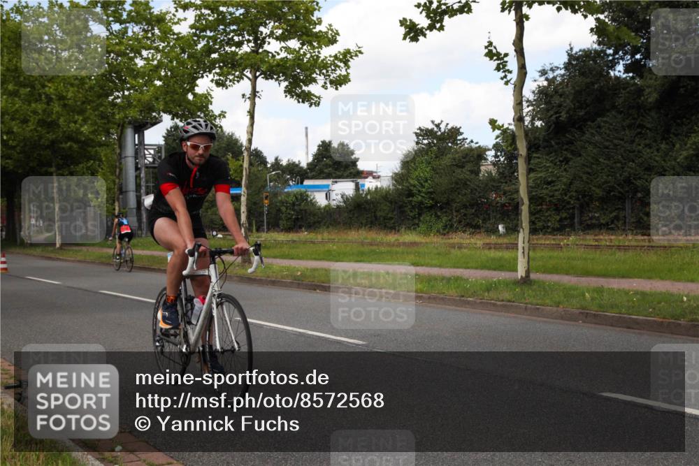 10.08.2025 - GEWOBA Citytriathlon Bremen Yannick Fuchs http://msf.ph/oto/8572568 10.08.2025 12:49:56 Radfahren 552, 648, 666, 688, 689, 692, 722, 741, 838, 856, 935, 959 meine-sportfotos.de