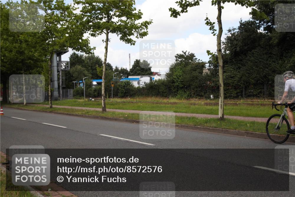 10.08.2025 - GEWOBA Citytriathlon Bremen Yannick Fuchs http://msf.ph/oto/8572576 10.08.2025 12:50:11 Radfahren 643, 722, 752, 820, 838, 852, 935, 959 meine-sportfotos.de
