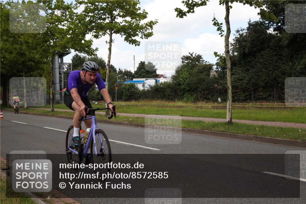 10.08.2025 - GEWOBA Citytriathlon Bremen Yannick Fuchs http://msf.ph/oto/8572585 10.08.2025 12:50:31 Radfahren 553, 584, 626, 643, 735, 770, 820, 824, 836, 859, 867, 914, 1016 meine-sportfotos.de
