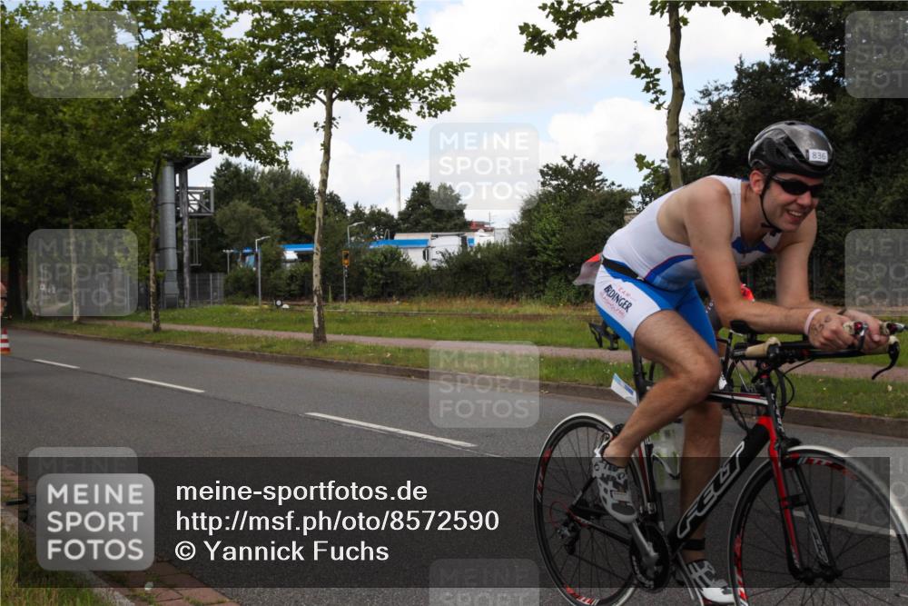 10.08.2025 - GEWOBA Citytriathlon Bremen Yannick Fuchs http://msf.ph/oto/8572590 10.08.2025 12:50:35 Radfahren 553, 584, 626, 735, 770, 824, 836, 859, 867, 914, 1016 meine-sportfotos.de