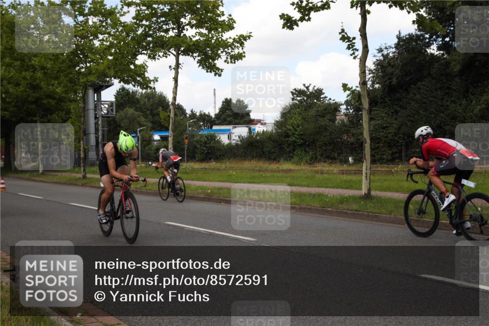 10.08.2025 - GEWOBA Citytriathlon Bremen Yannick Fuchs http://msf.ph/oto/8572591 10.08.2025 12:50:36 Radfahren 553, 584, 626, 735, 770, 824, 836, 859, 867, 914, 1016 meine-sportfotos.de