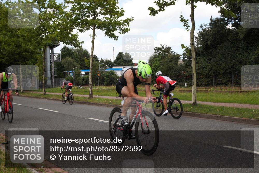 10.08.2025 - GEWOBA Citytriathlon Bremen Yannick Fuchs http://msf.ph/oto/8572592 10.08.2025 12:50:36 Radfahren 553, 584, 626, 735, 770, 824, 836, 859, 867, 914, 1016 meine-sportfotos.de