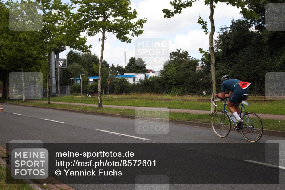 10.08.2025 - GEWOBA Citytriathlon Bremen Yannick Fuchs http://msf.ph/oto/8572601 10.08.2025 12:50:49 Radfahren 553, 584, 770, 776, 836, 859, 894, 914, 937, 1016 meine-sportfotos.de