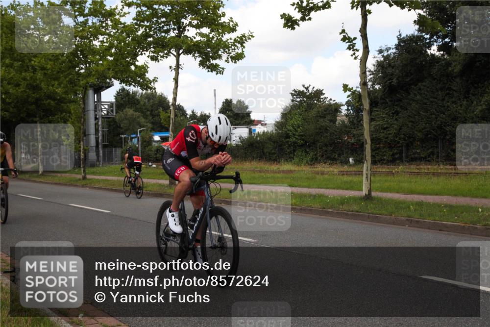10.08.2025 - GEWOBA Citytriathlon Bremen Yannick Fuchs http://msf.ph/oto/8572624 10.08.2025 12:51:27 Radfahren 556, 667, 719, 822, 912 meine-sportfotos.de