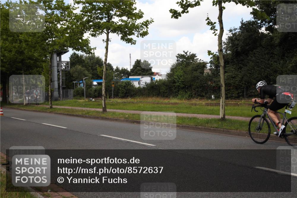 10.08.2025 - GEWOBA Citytriathlon Bremen Yannick Fuchs http://msf.ph/oto/8572637 10.08.2025 12:51:48 Radfahren 575, 604, 664, 680, 855 meine-sportfotos.de