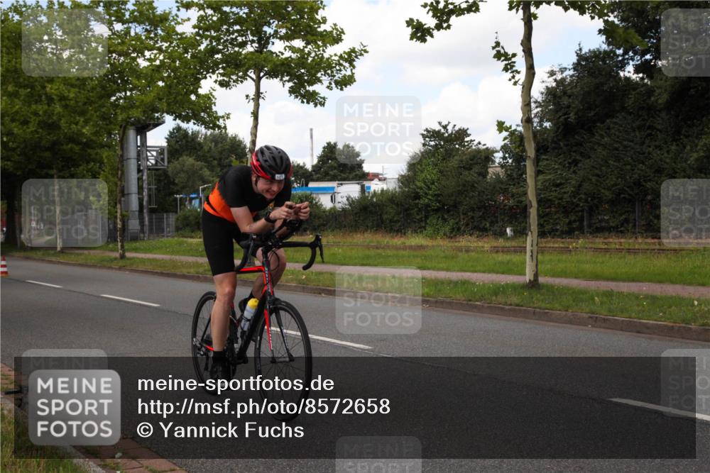 10.08.2025 - GEWOBA Citytriathlon Bremen Yannick Fuchs http://msf.ph/oto/8572658 10.08.2025 12:52:22 Radfahren 599, 603, 639, 701, 708, 738, 834, 858, 891, 905, 1037 meine-sportfotos.de